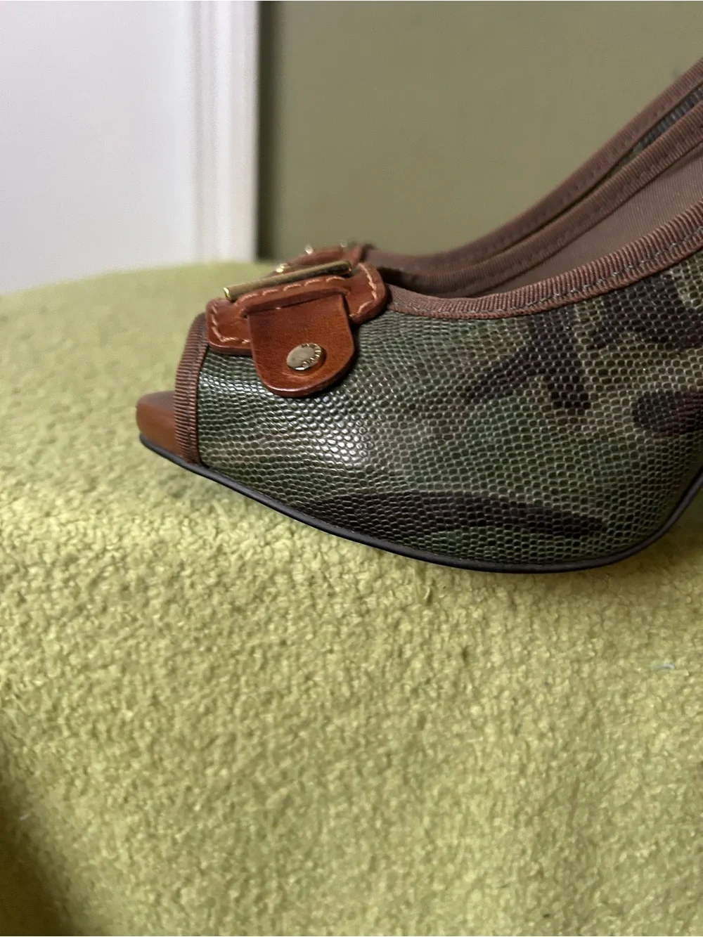 Gianni Bini Green Camo Peep-Toe Heels with Brown Trim Sz 10 M